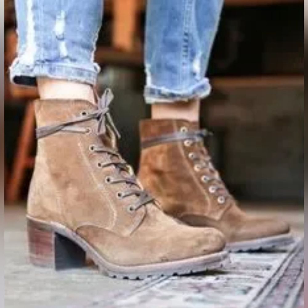 LIKE NEW! Bjorndal Sasha Tan Suede Lace Up Combat Boot Size 8.5